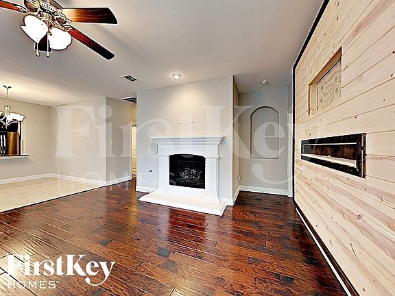 3rd image of 488 Commonwealth Ln
