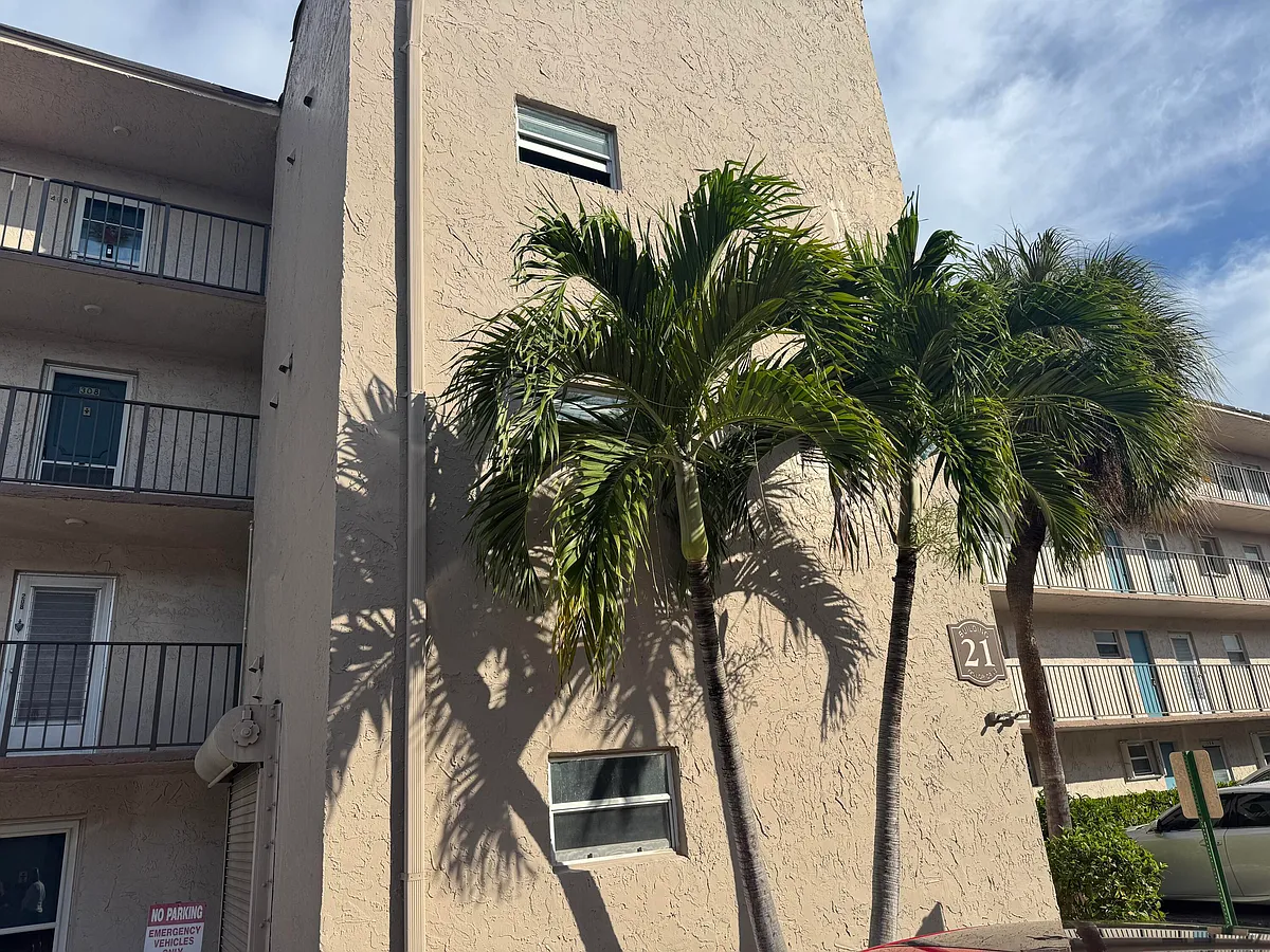 Building Photo - 725 Lori Dr #107