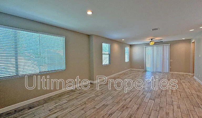835 N 110th Ave — Photo 21