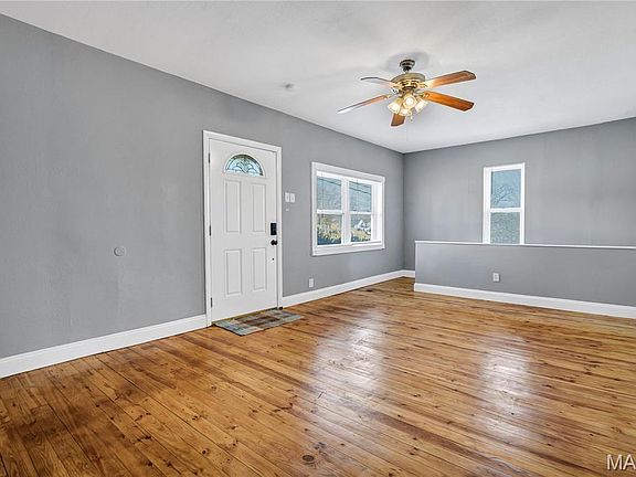 2nd image of 801 Boyd St