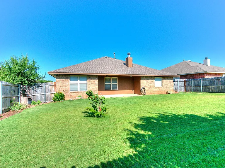 1708 Meadow Run Dr — Photo 30