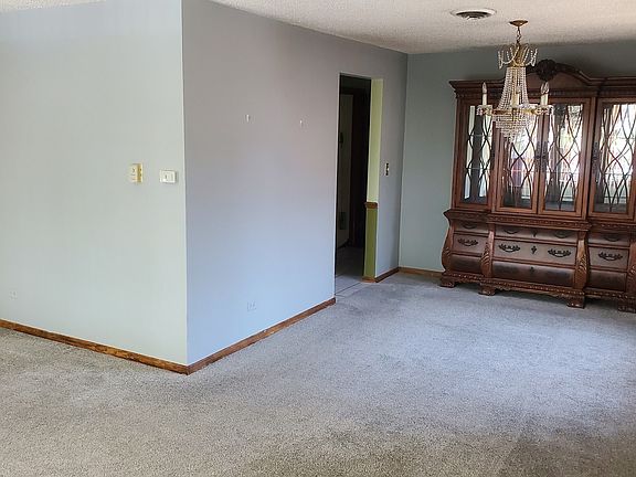 5th image of 3912 W 99th St