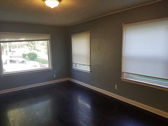 2nd image of 707 S Hutchins Ave