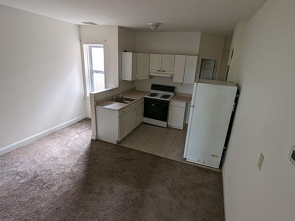 3rd image of 4716 Woodland Ave #3F