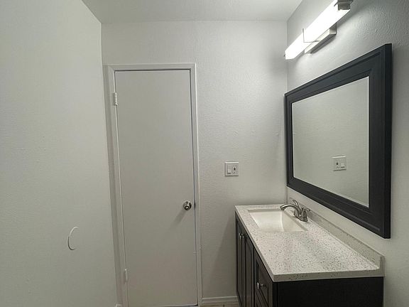 5th image of 3107 Abbott St #3