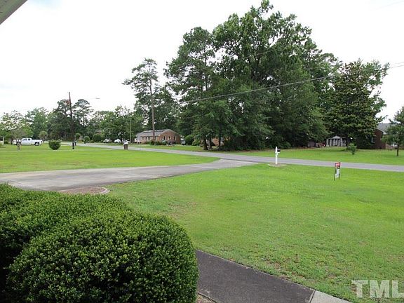 3rd image of 214 Pinewood Dr