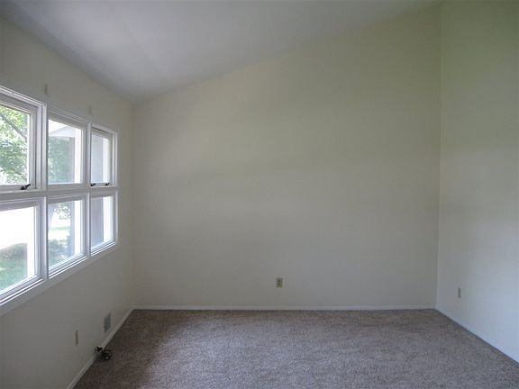 3rd image of 46 Red Fox Dr