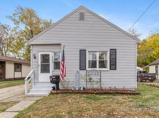 2040 Johanna Ave SW, Wyoming, MI 49509