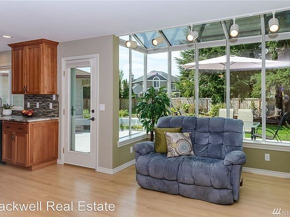 4th image of 915 SE Surrey Trace Dr