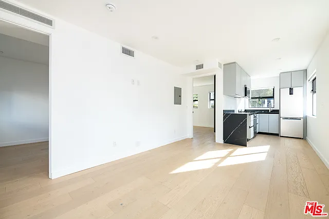 1325 Cabrillo Ave #12 — Photo 1