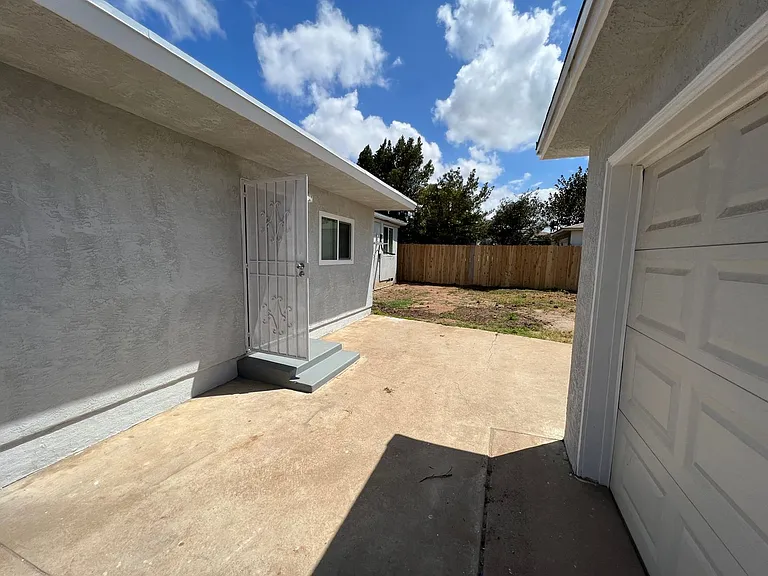 516 E St — Photo 29
