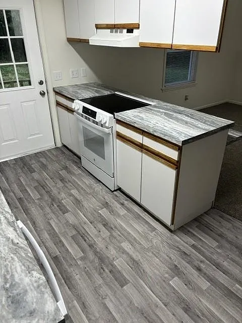 3 bed, 2.5 bath, 1350 sqft, $1,600 — Photo 3