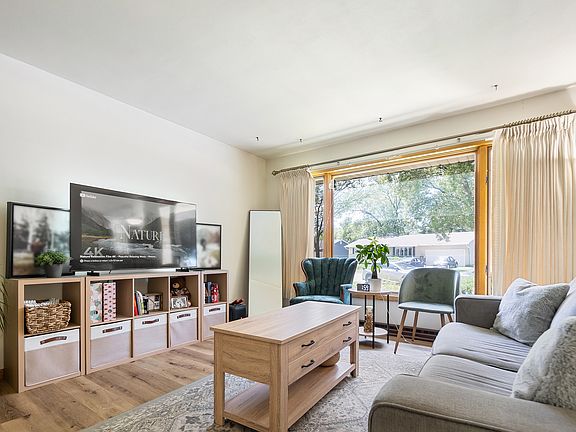 5th image of 1732 Tamarack Ln