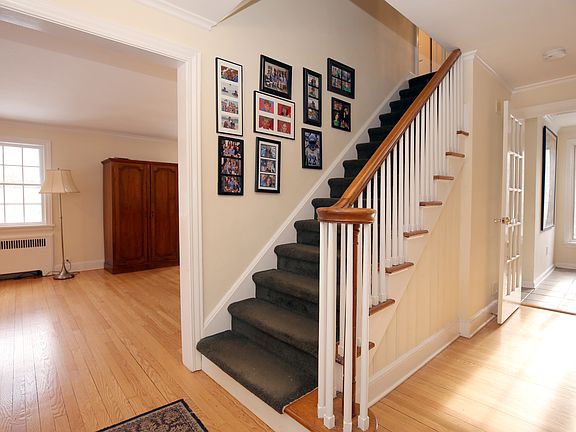 2nd image of 16 Park Cir