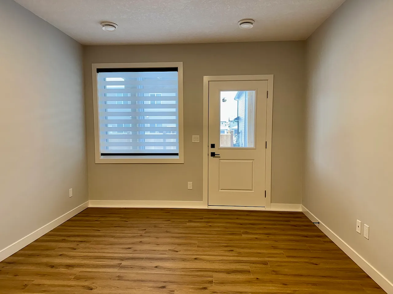 1 Bed 1 Bath Basement Suite Westpark Fort Saskatchewan Walk Out — Photo 4
