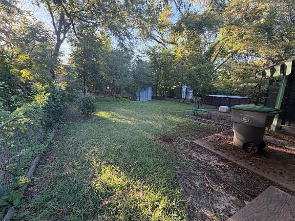 5th image of 511 Marianna St