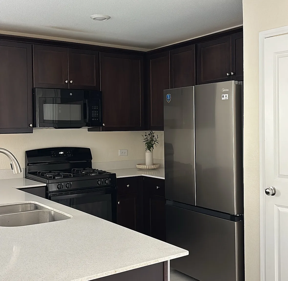 3 bed, 1500 sqft, $1,925 — Photo 4