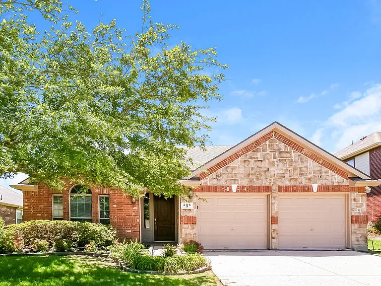 206 Cox Dr — Photo 1