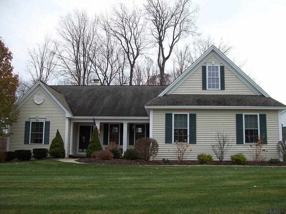 1st image of 10 Summerfield Cir