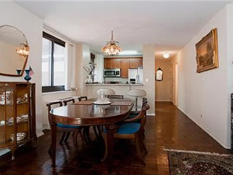 347 W 57th St #27F — Photo 4