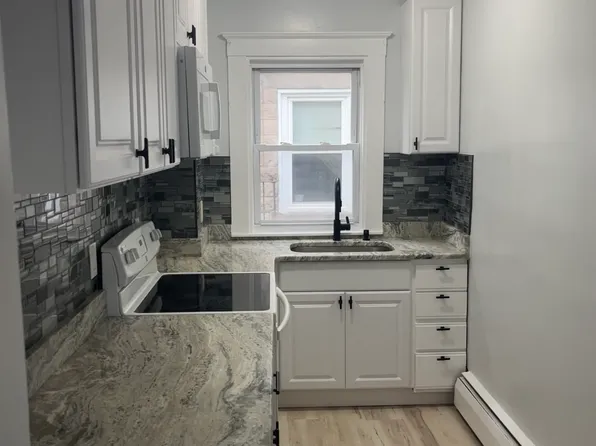 8 Ropes St APT 2, Salem, MA 01970