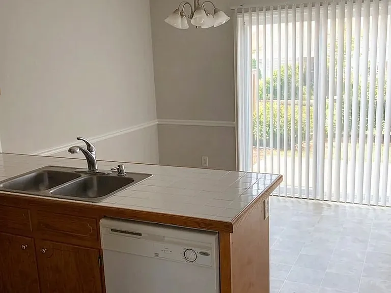 2128 Flagstone Ct #G9 — Photo 4
