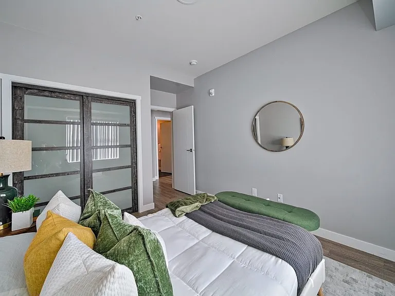 70 Park Pl E — Photo 10