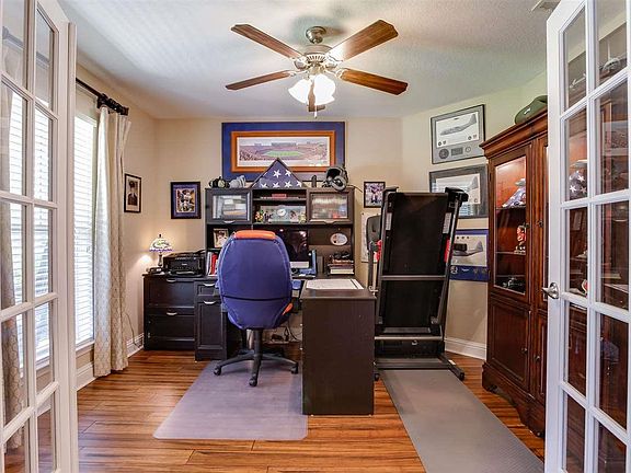 3rd image of 2409 Parkridge Dr