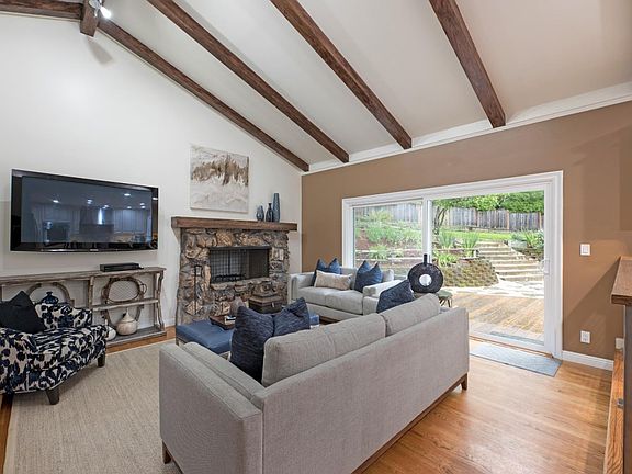5th image of 1081 Sierra Dr
