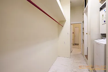 Rented by aptsandlofts.com