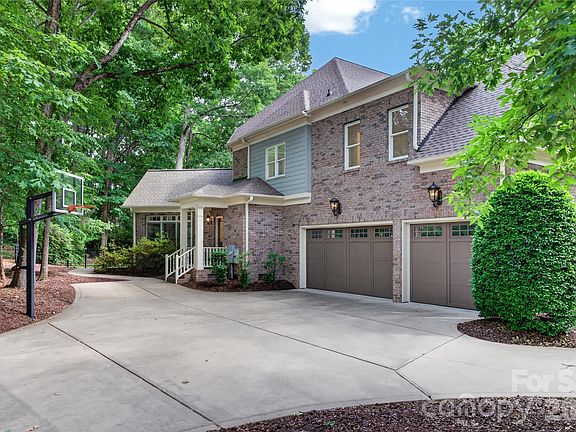 4th image of 118 Stonehurst Ln