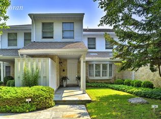 520 Hampton Rd APT 20, Southampton, NY 11968