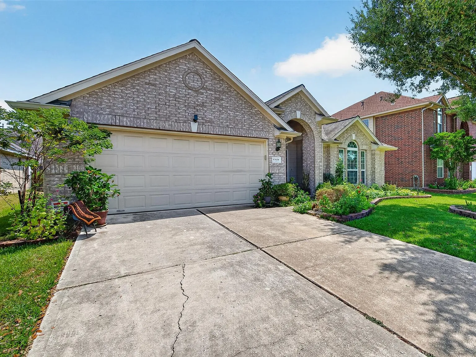 3 bed, 2.0 bath, 2188 sqft, $2,200 — Photo 3