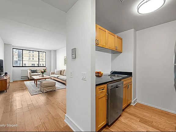 2nd image of 323 W 96th St APT 511