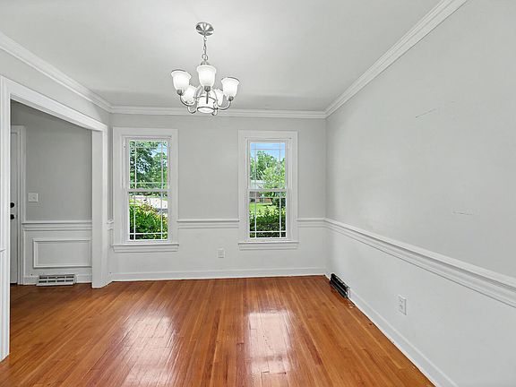 5th image of 300 Eastover Cir