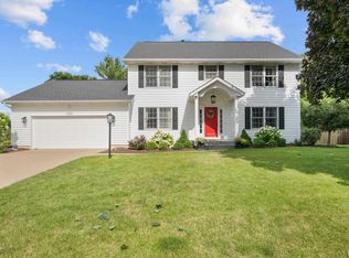 4719 Greenbrier Dr, Davenport, IA 52807