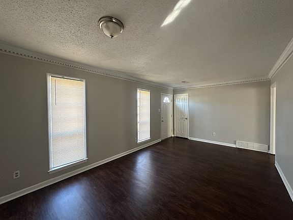 3rd image of 2676 Dromedary Dr