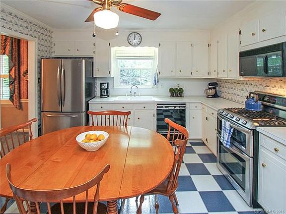 5th image of 2075 Poinsett Dr