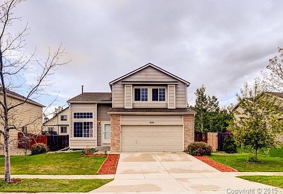 Welcome Home - lovely landscaping!