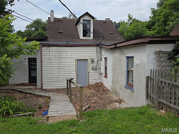 3rd image of 134 N Douglas Ave