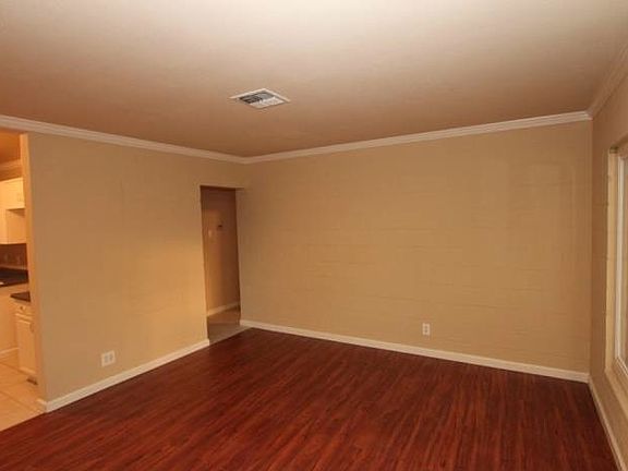 2nd image of 3300 Horseshoe Dr