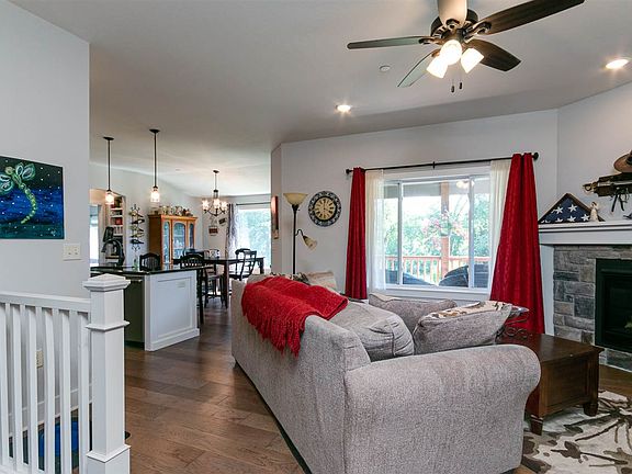 3rd image of 908 Bramblewood Ln