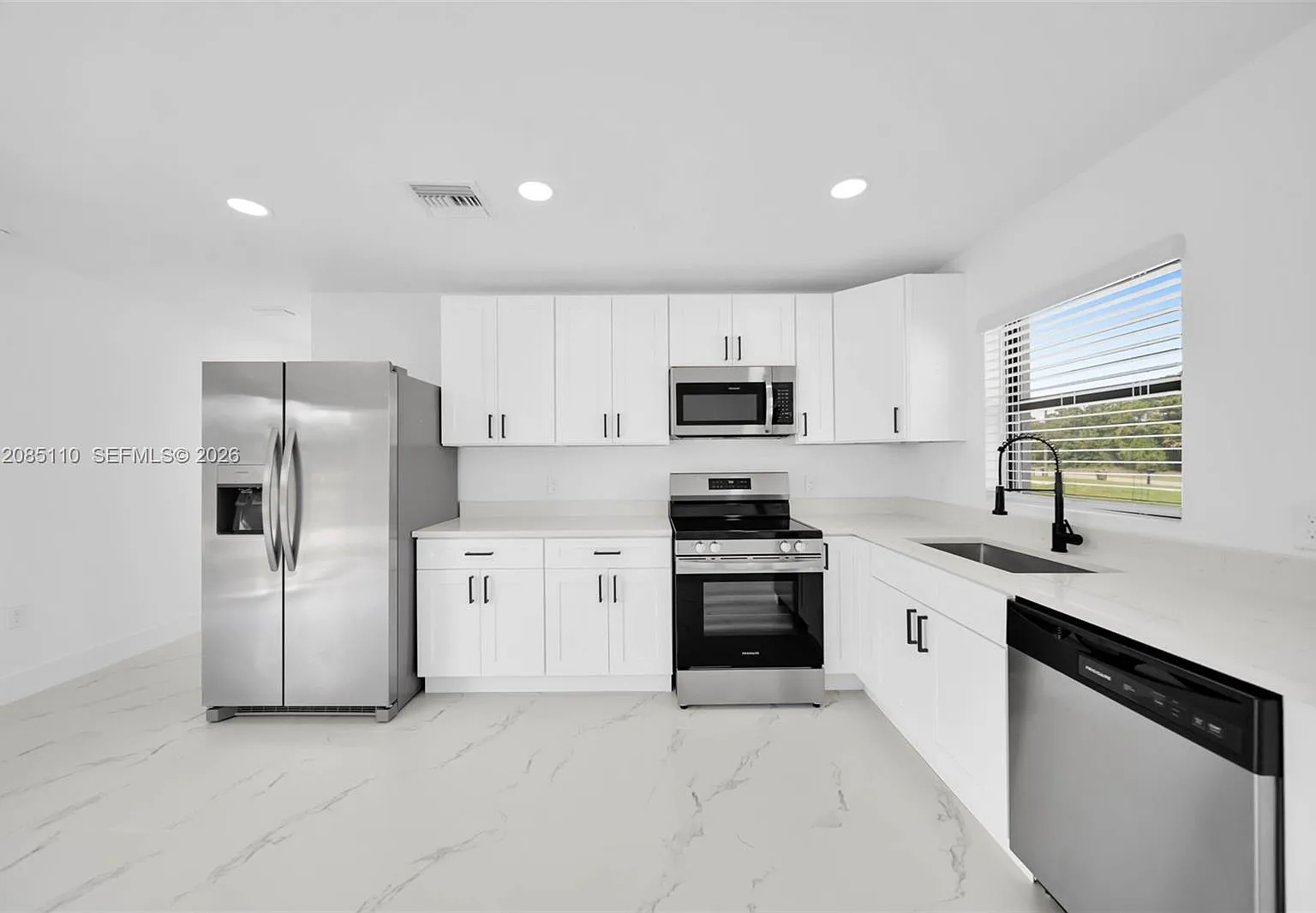 2 bed, 2.0 bath, 1026 sqft, $1,650 — Photo 4