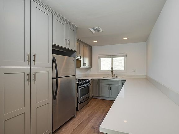3rd image of 510 N Virgil Ave