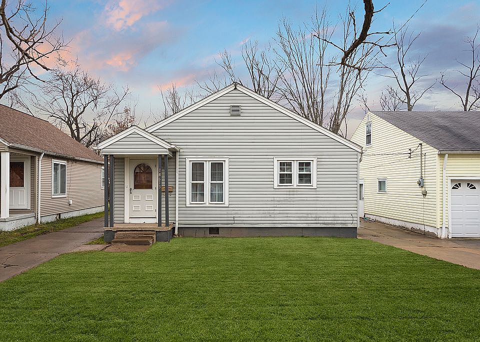 1st image of 18613 Parkmount Ave