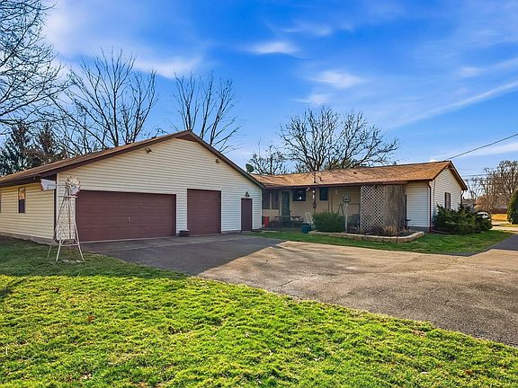 5th image of 8191 Maxtown Rd