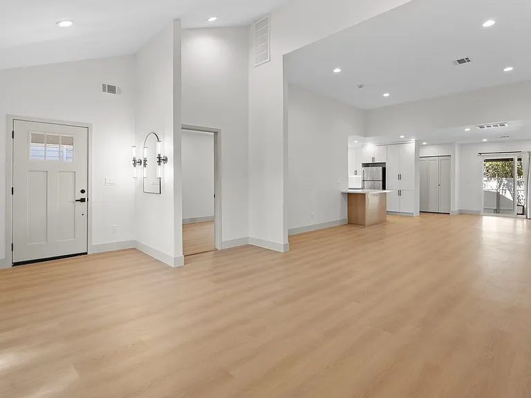 4469 Matilija Ave — Photo 10