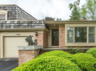 19W002 Avenue Normandy E, Oak Brook, IL 60523