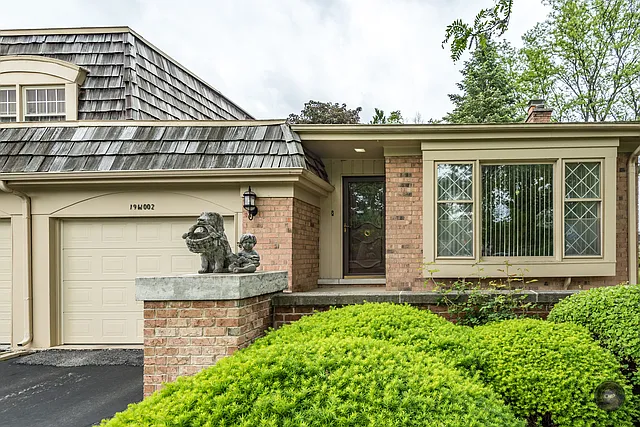 19W002 Avenue Normandy E photo 1