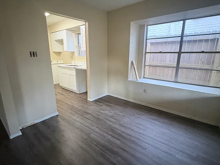 706 Redstone St — Photo 16
